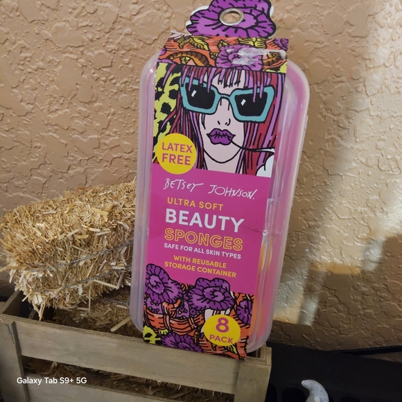 Betsey Johnson Pink Beauty Sponges Set - Picture 1 of 5